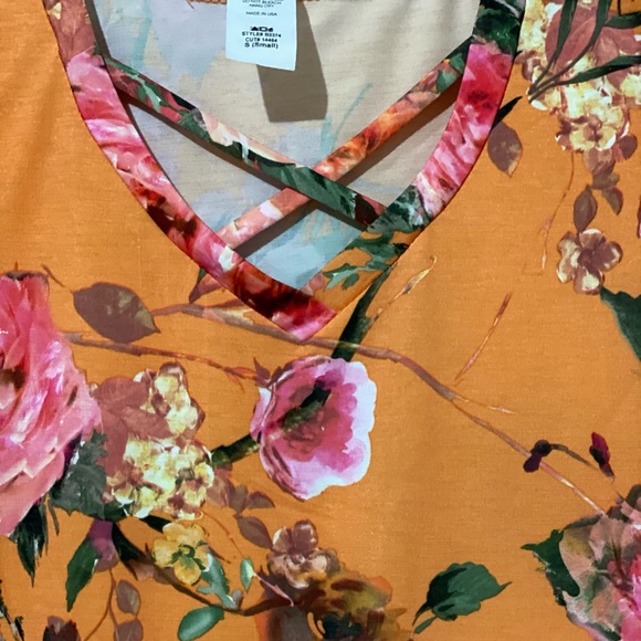 Coral Criss Cross Floral Blouse - Picture 3 of 3